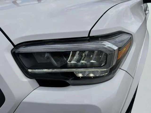 Toyota Tacoma photo 13