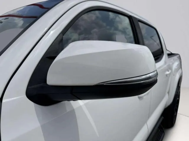 Toyota Tacoma photo 14