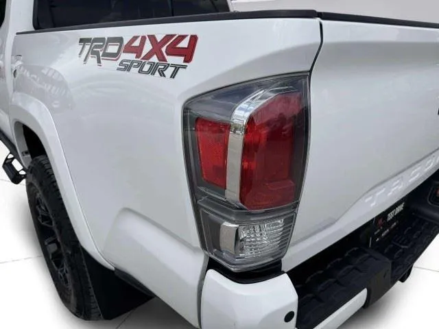 Toyota Tacoma photo 15