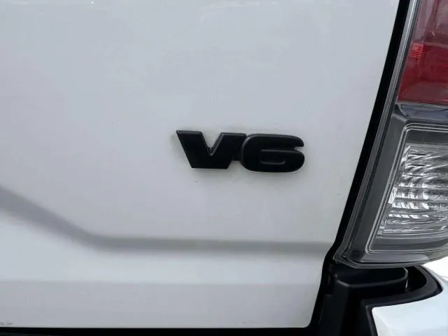 Toyota Tacoma photo 16