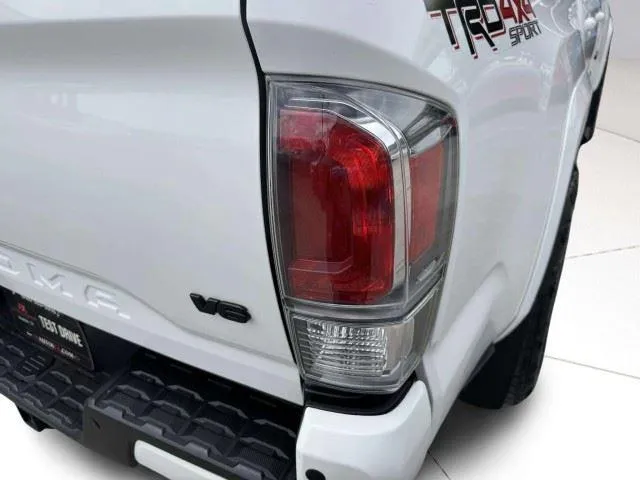 Toyota Tacoma photo 17