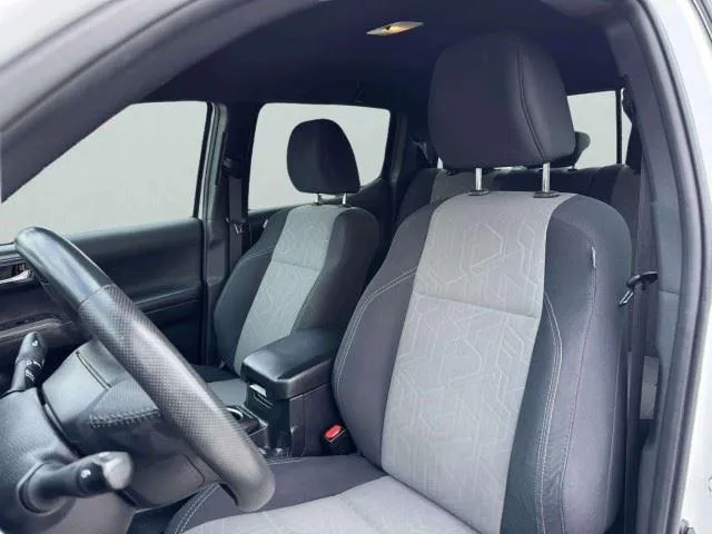 Toyota Tacoma photo 21