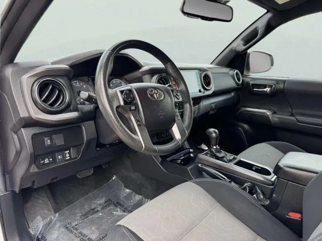Toyota Tacoma photo 22