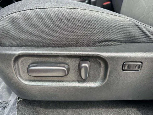 Toyota Tacoma photo 23