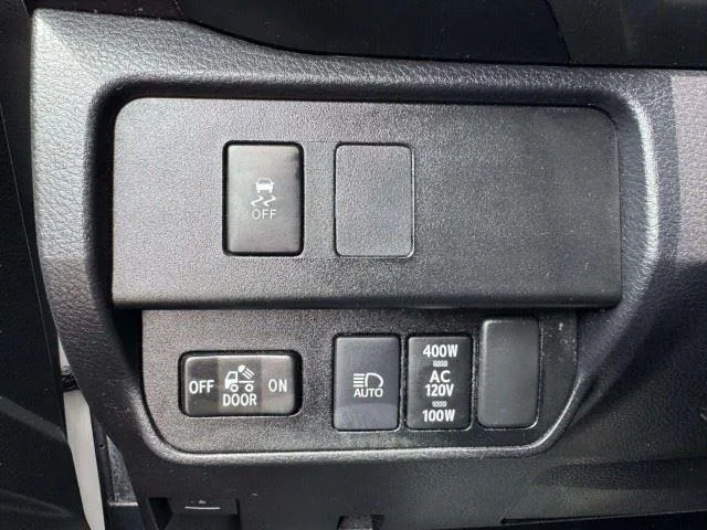 Toyota Tacoma photo 24