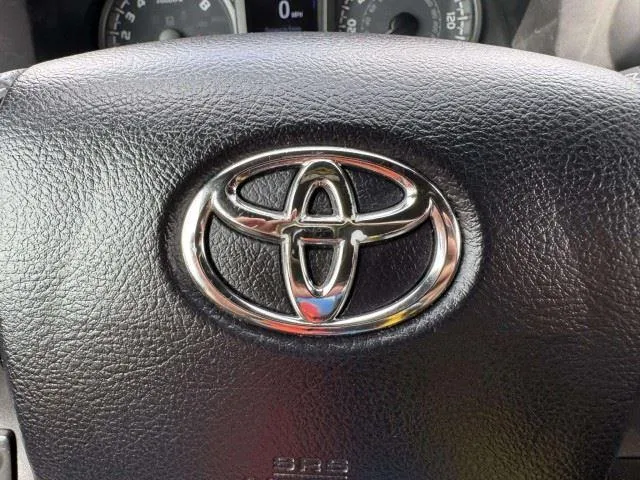 Toyota Tacoma photo 29