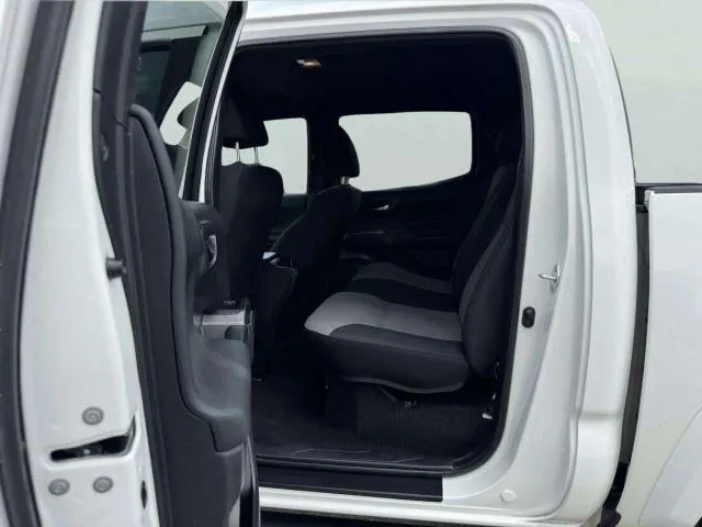 Toyota Tacoma photo 36