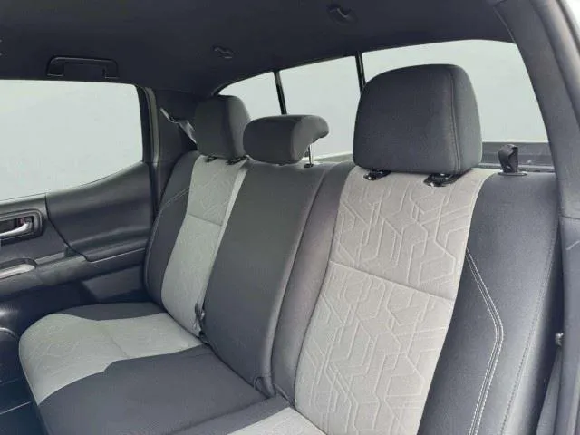 Toyota Tacoma photo 39