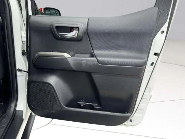 Toyota Tacoma photo 45