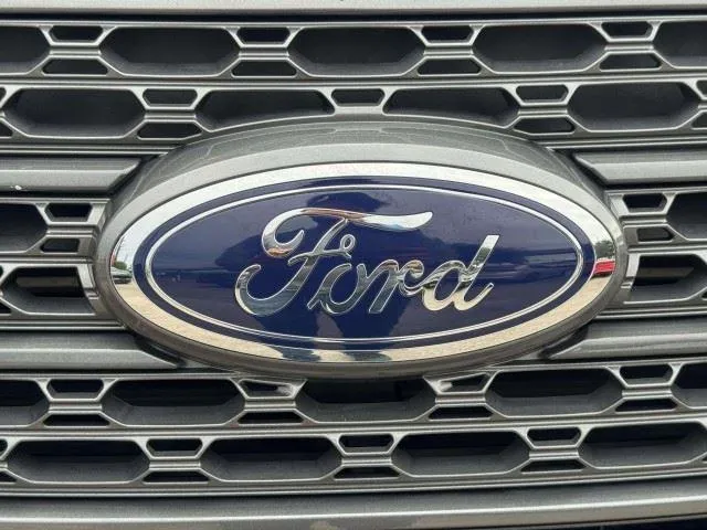 Ford Explorer photo 12