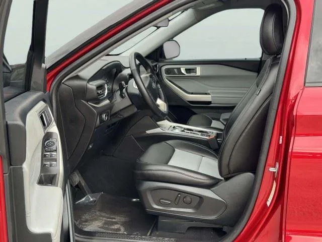 Ford Explorer photo 17