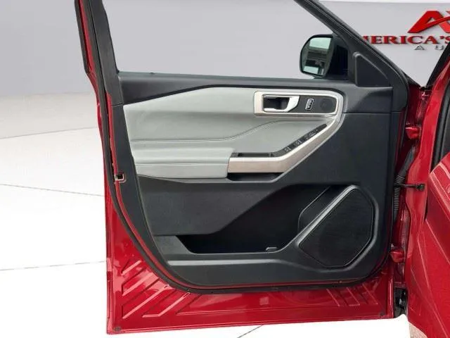 Ford Explorer photo 18
