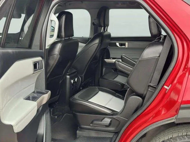 Ford Explorer photo 36