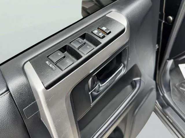 Toyota 4Runner photo 21