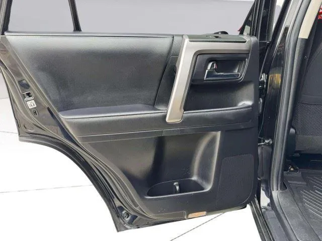 Toyota 4Runner photo 39