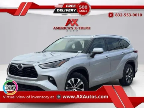 Silver 2021 Toyota Highlander XLE for sale in Houston, TX