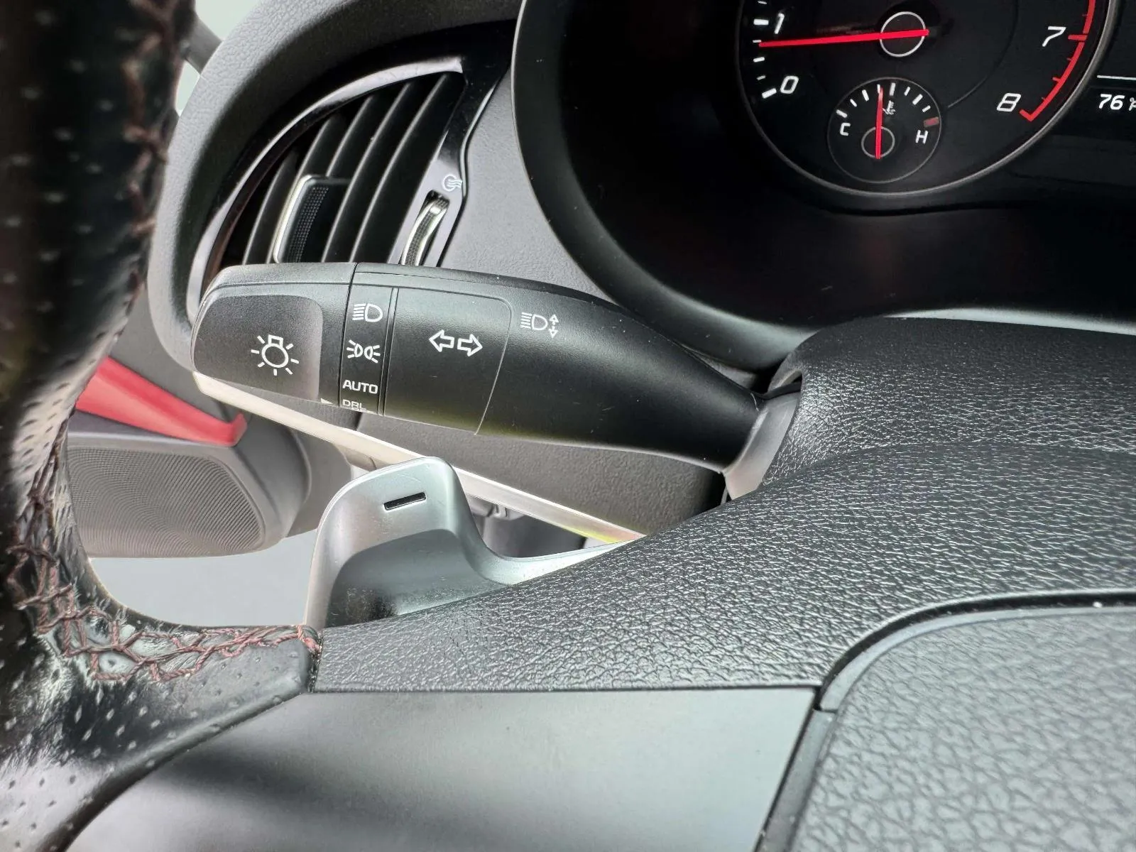 Kia Stinger photo 16