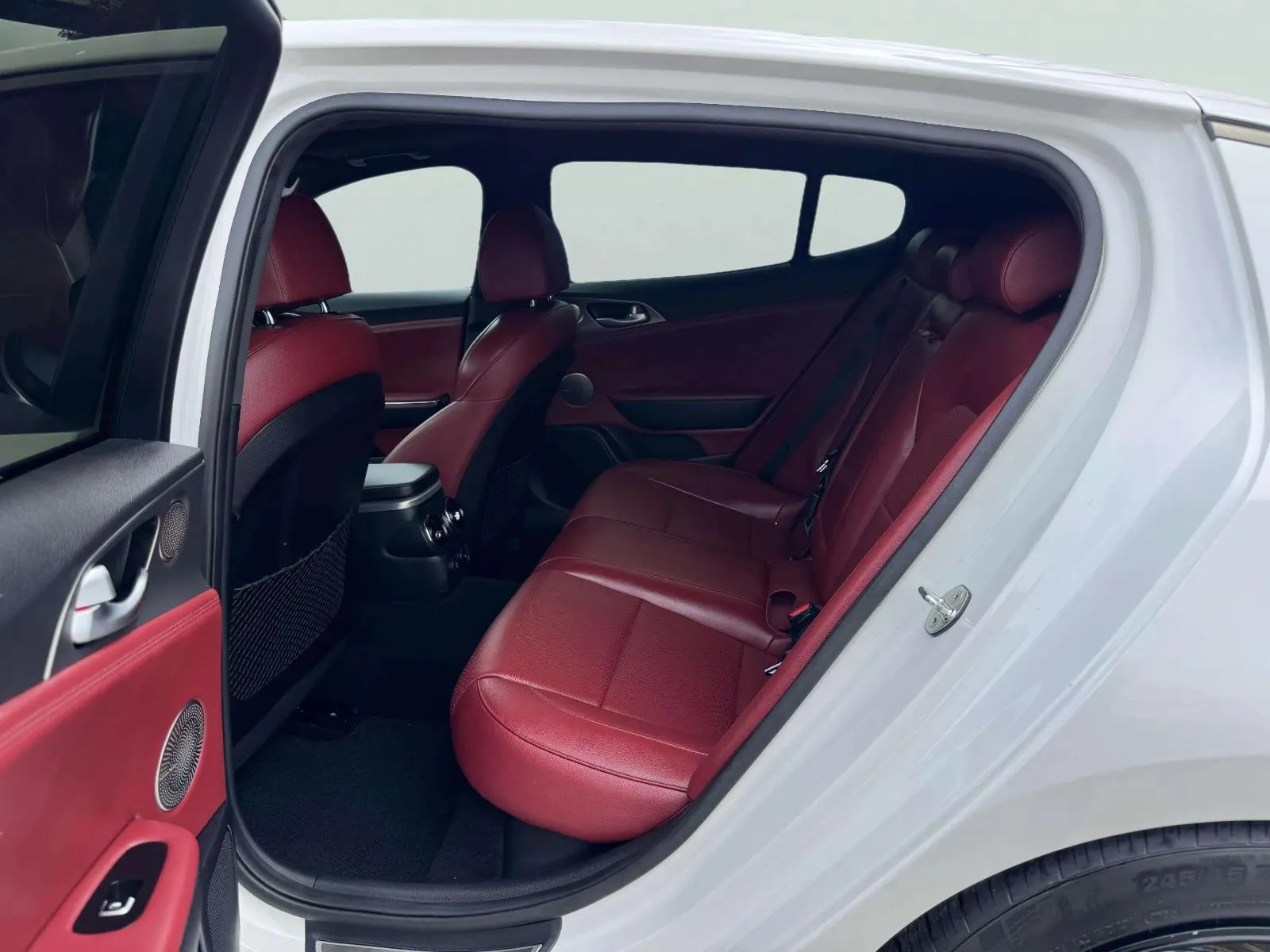 Kia Stinger photo 28