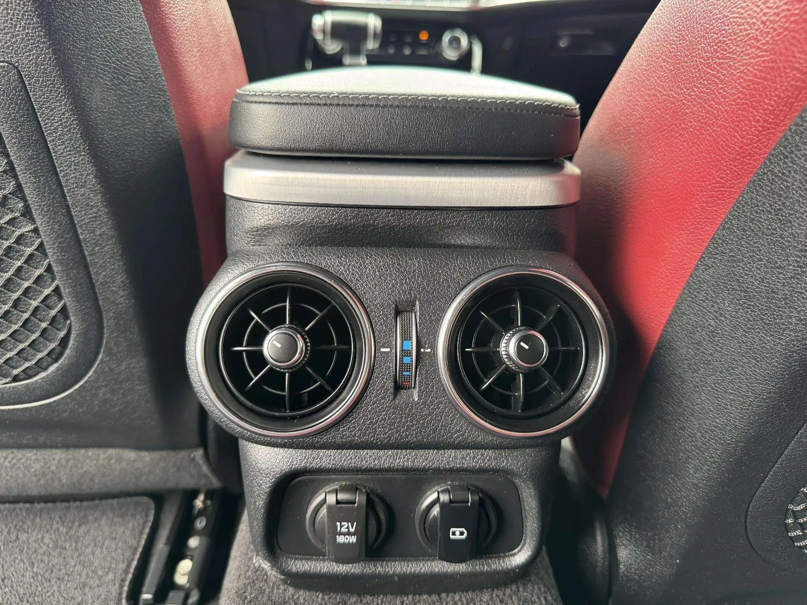 Kia Stinger photo 32