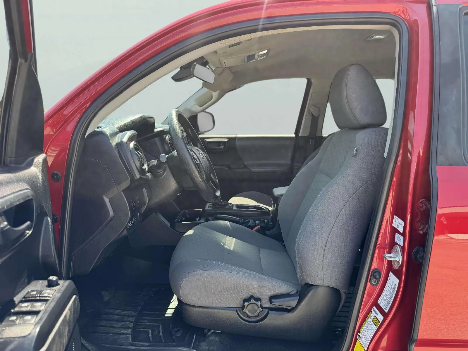 Toyota Tacoma photo 18