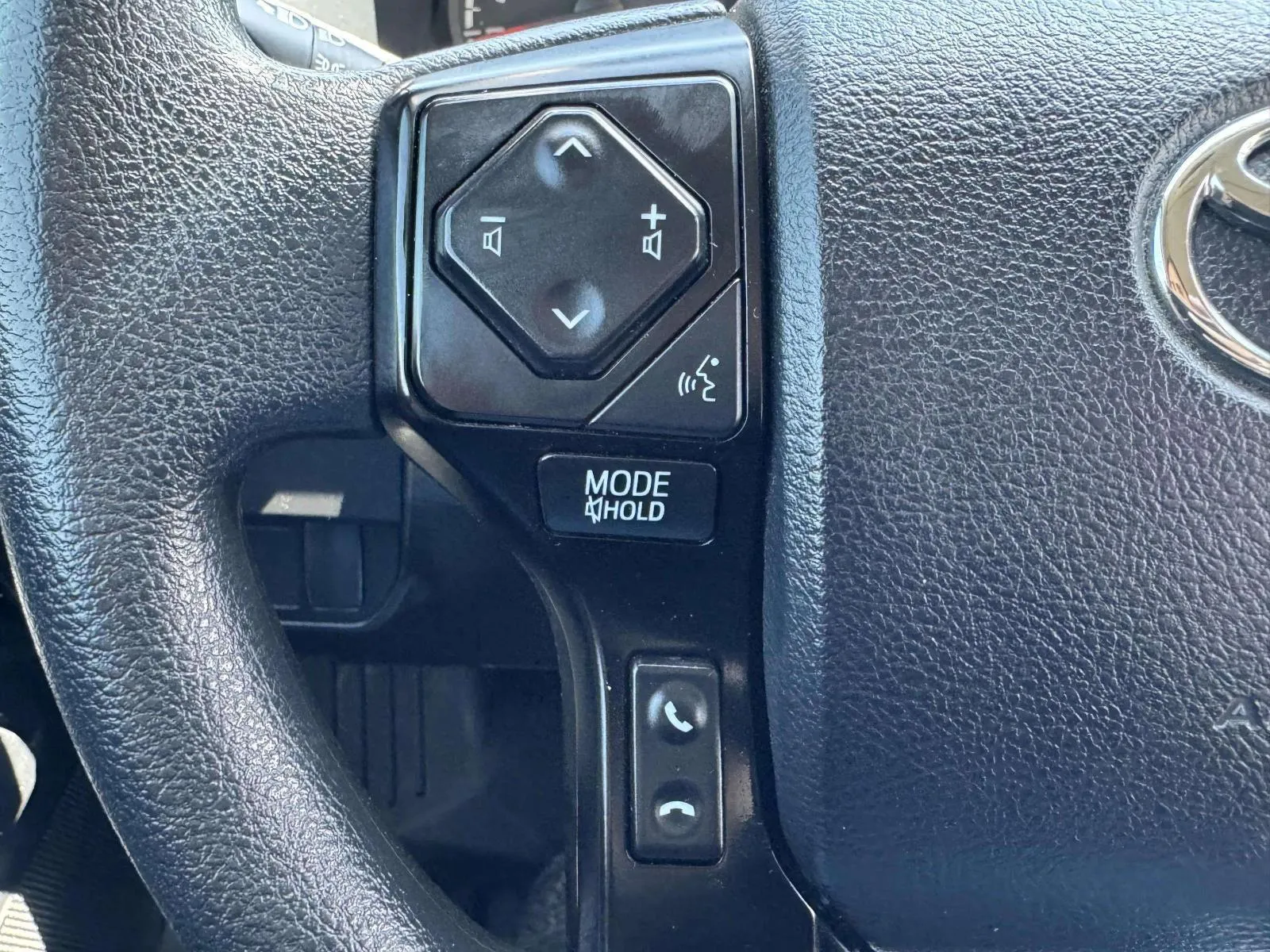 Toyota Tacoma photo 28