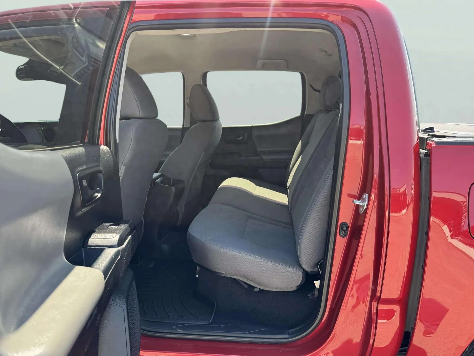 Toyota Tacoma photo 36