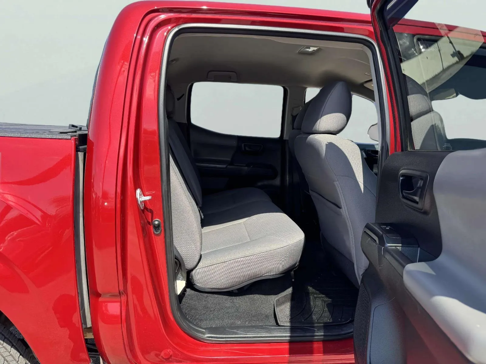 Toyota Tacoma photo 45