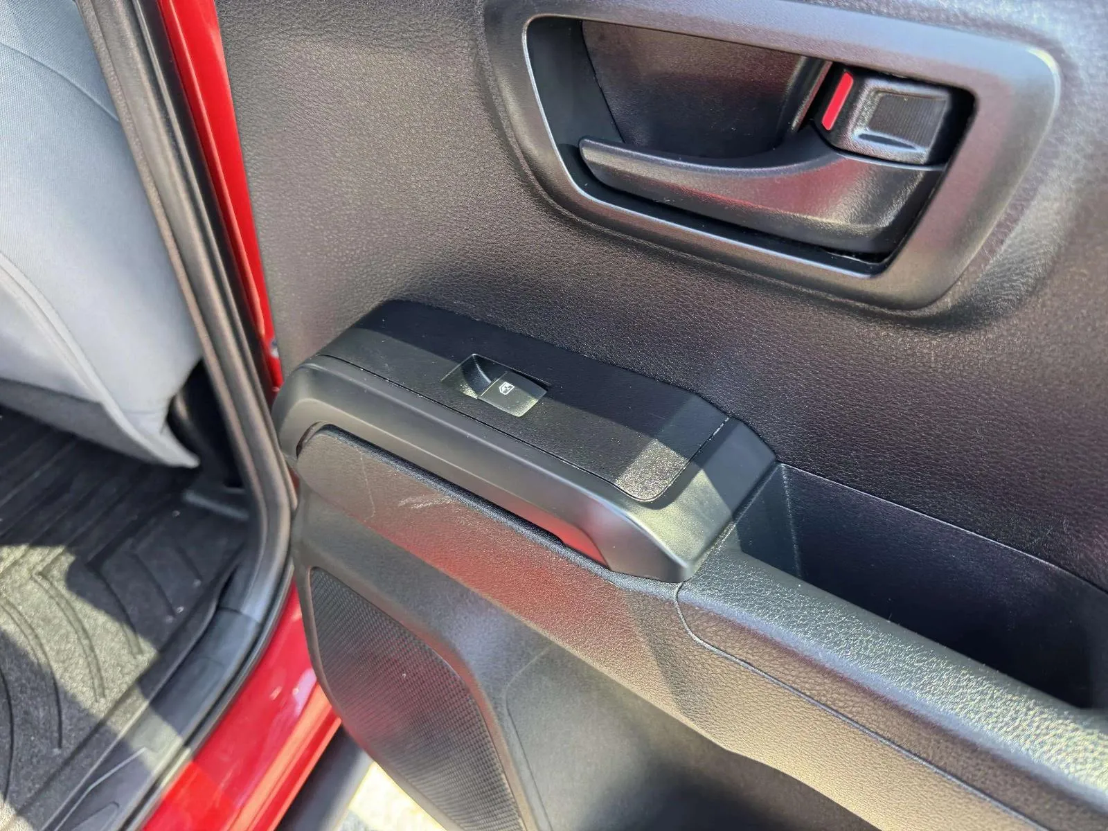 Toyota Tacoma photo 47