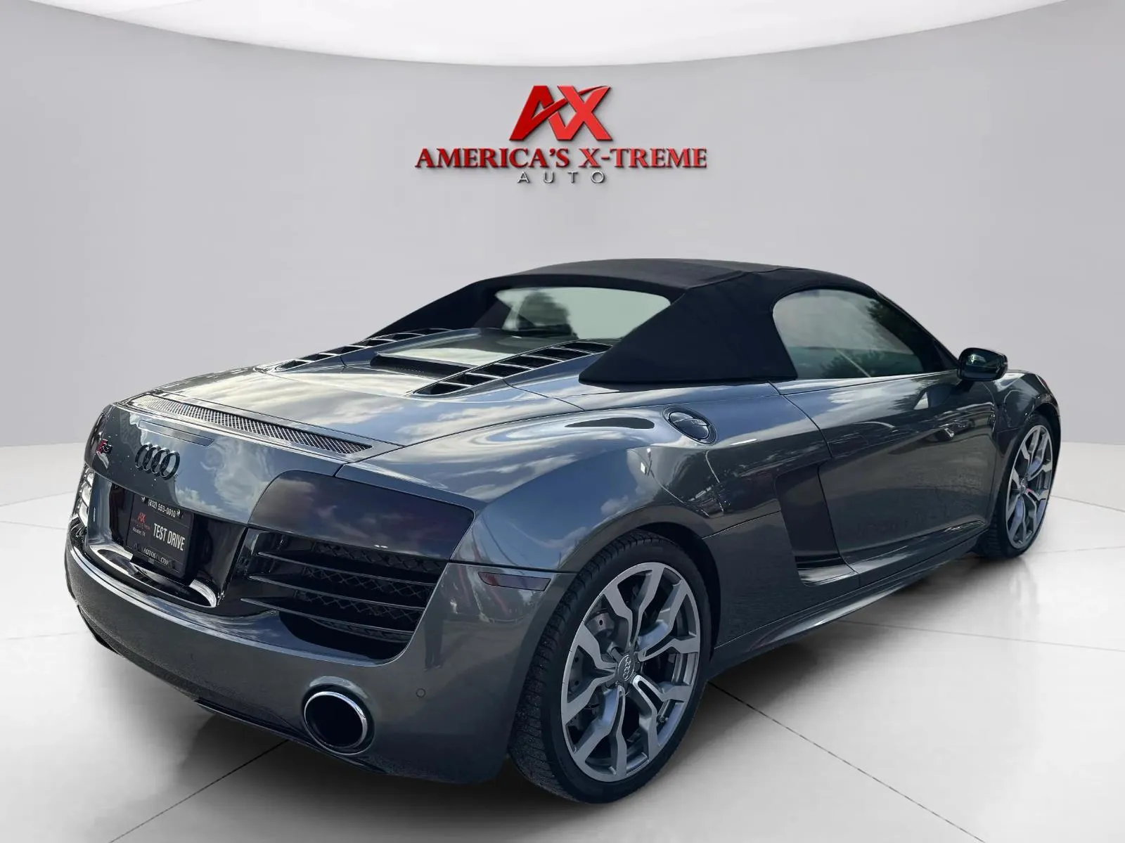 Audi R8 photo 6