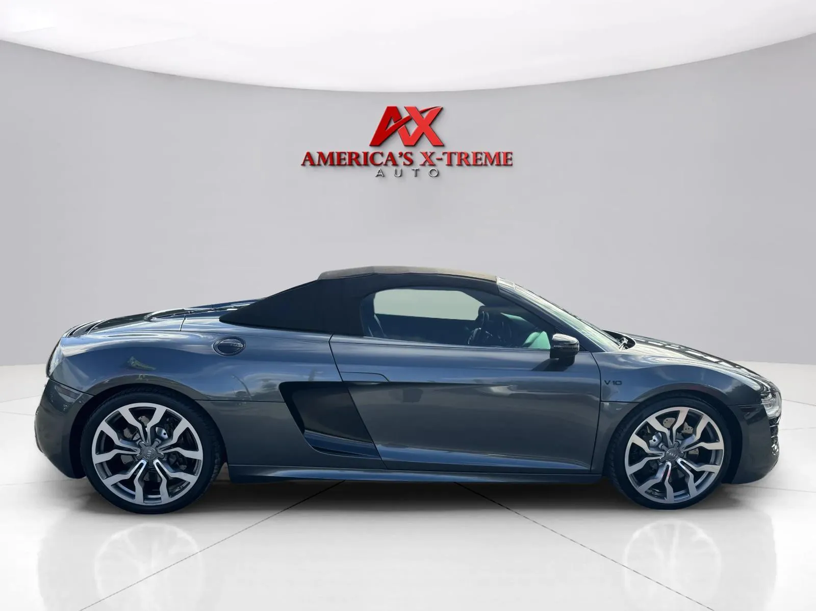 Audi R8 photo 7