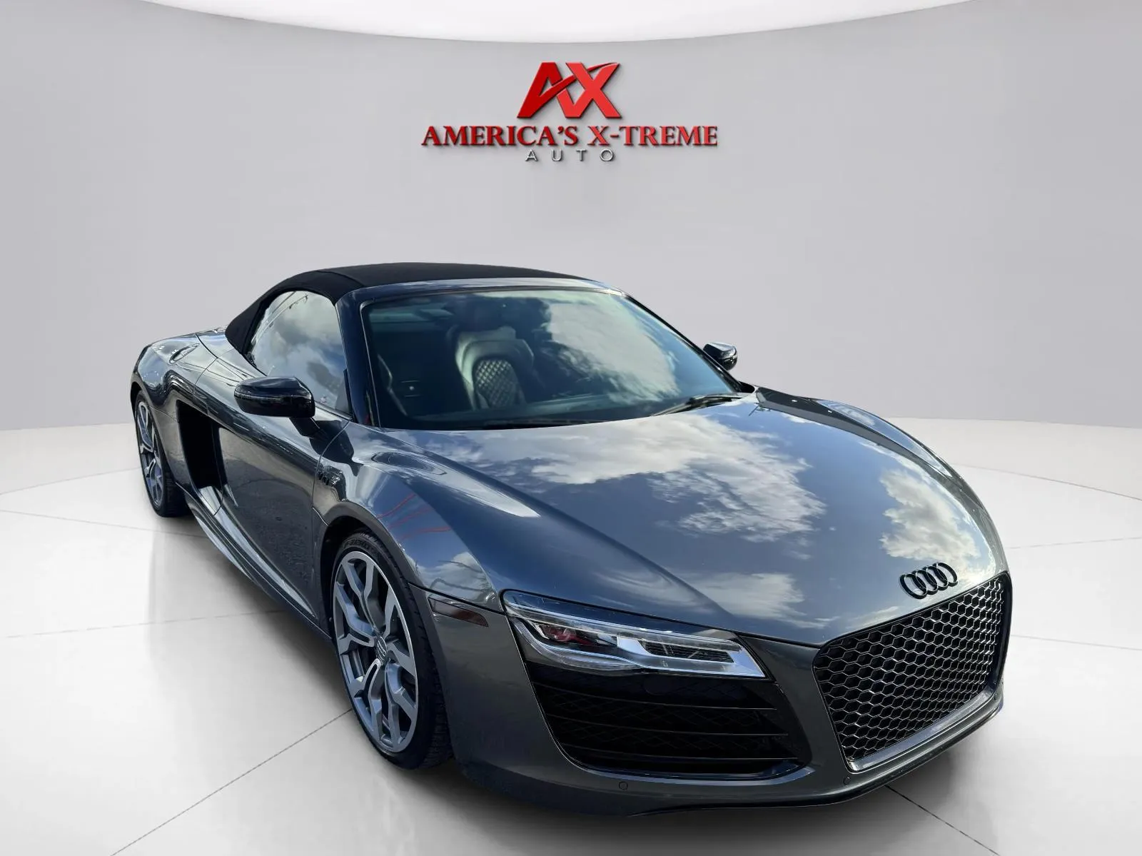 Audi R8 photo 8