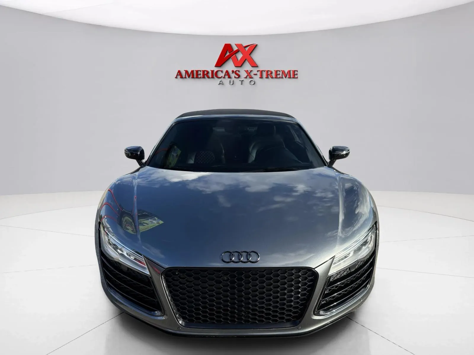 Audi R8 photo 9
