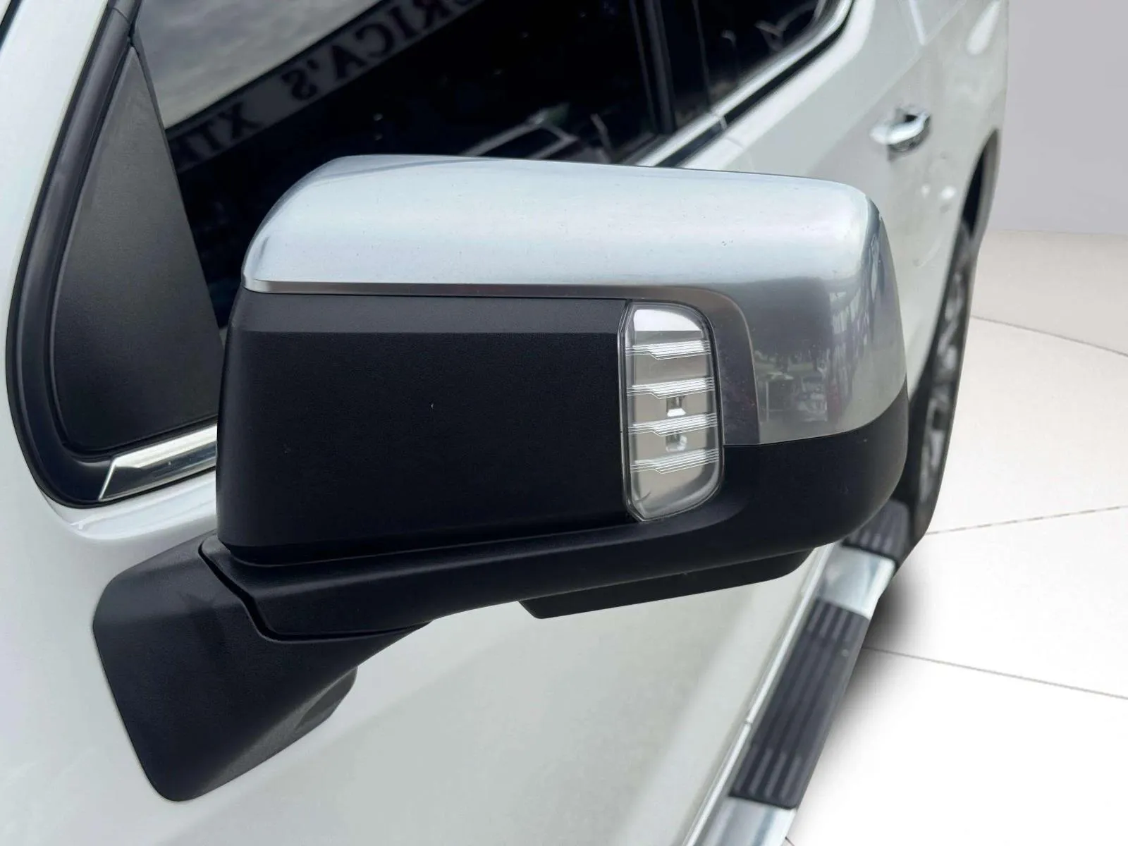Chevrolet Silverado photo 17