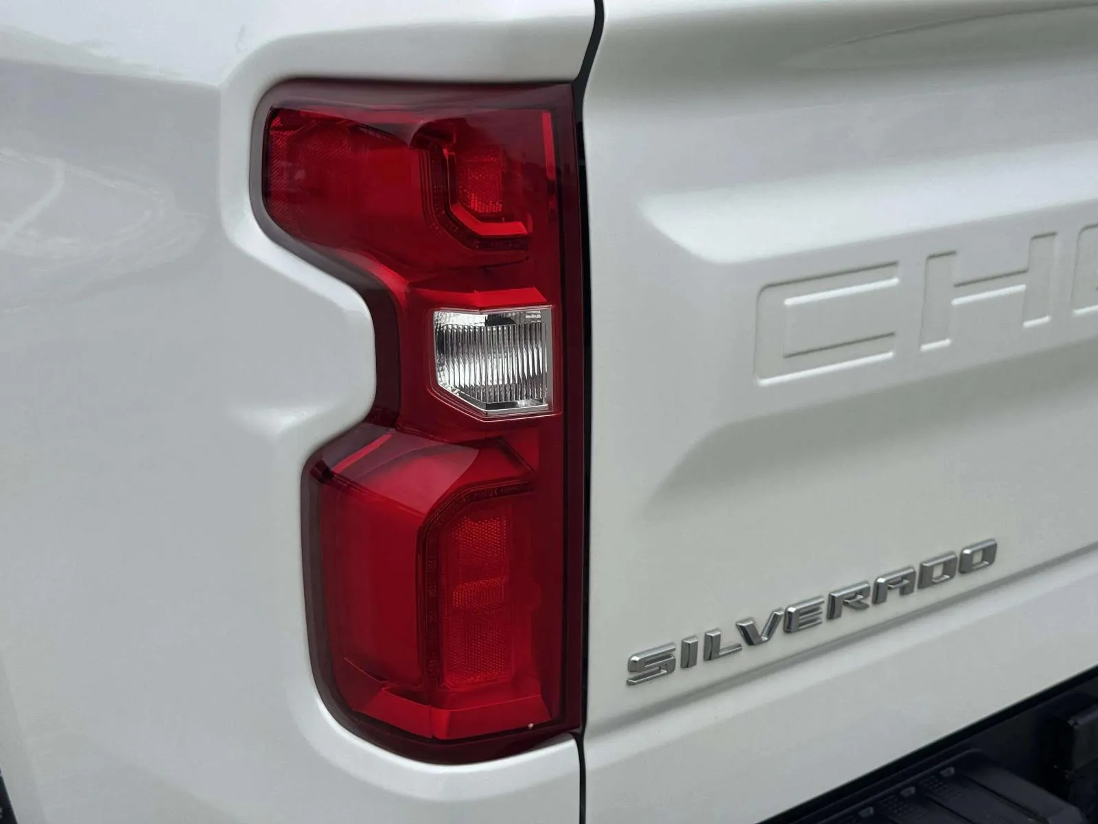 Chevrolet Silverado photo 19