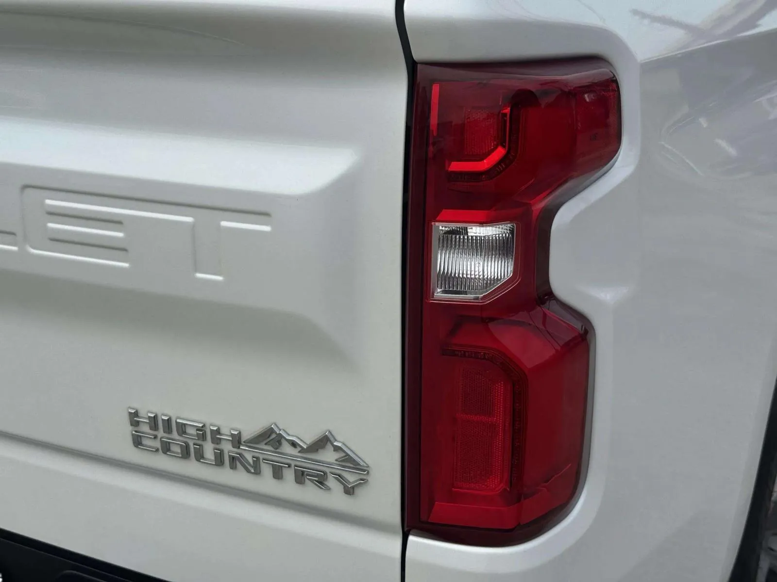 Chevrolet Silverado photo 20