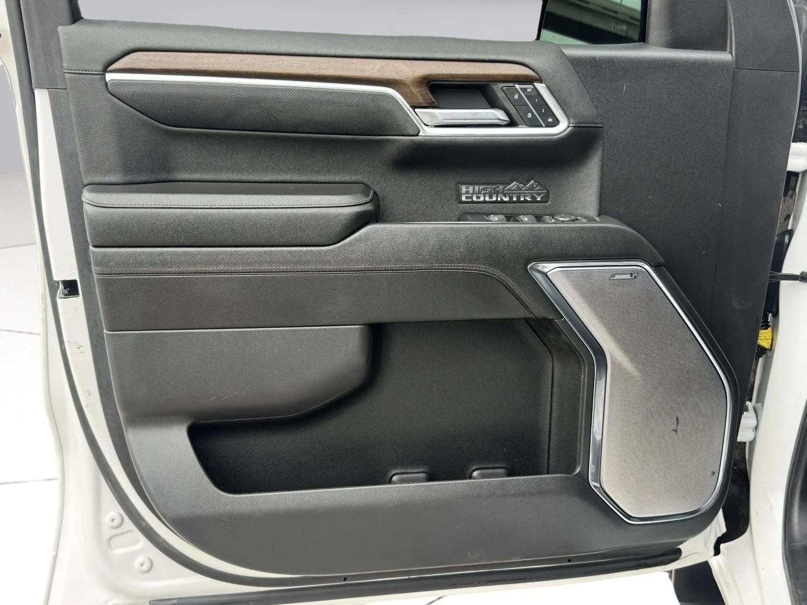 Chevrolet Silverado photo 23