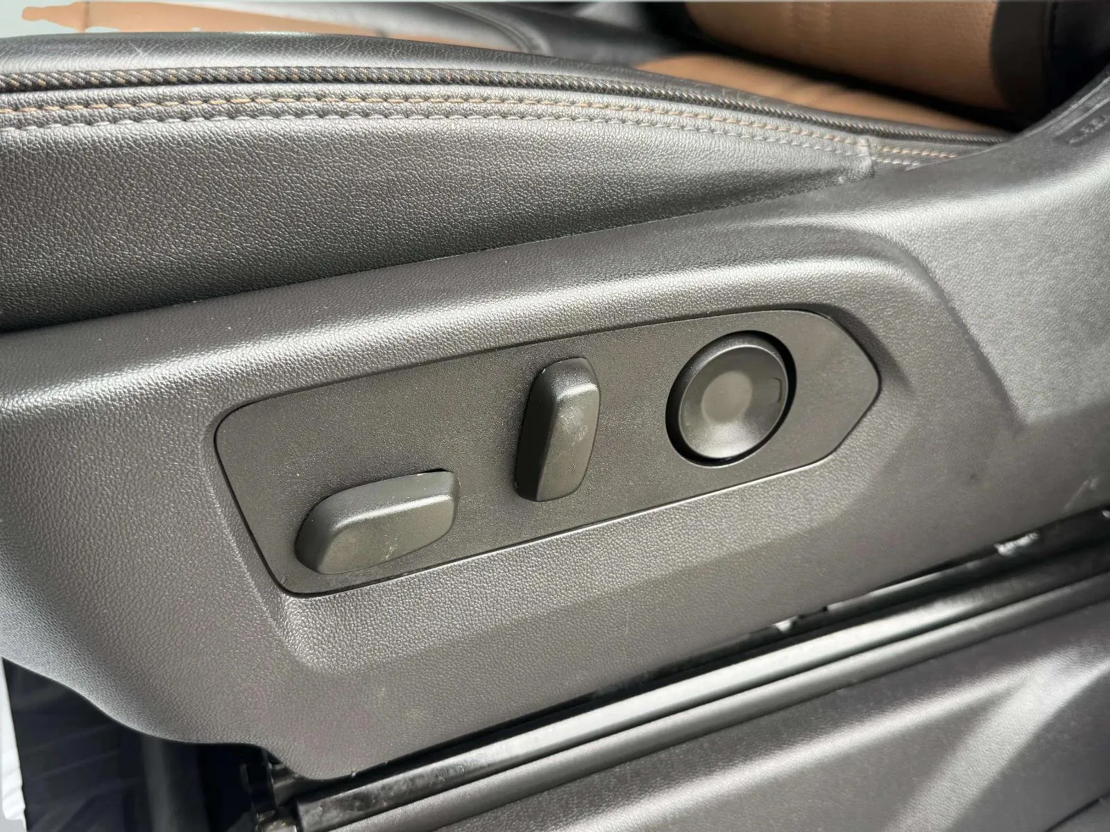 Chevrolet Silverado photo 28