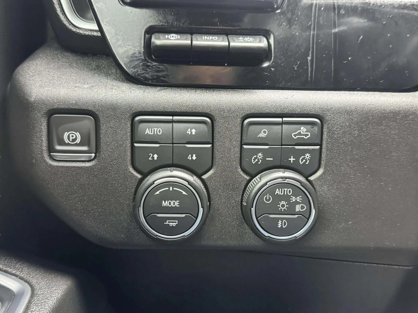 Chevrolet Silverado photo 29