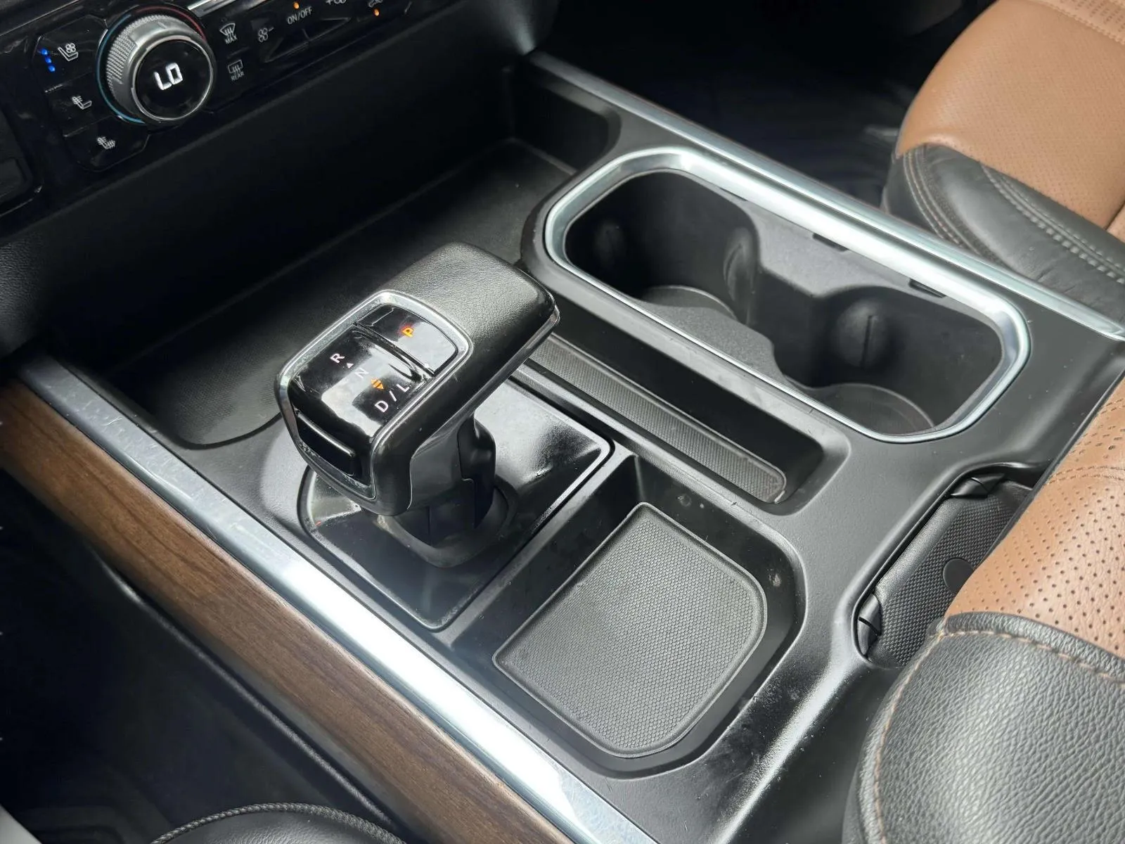 Chevrolet Silverado photo 38
