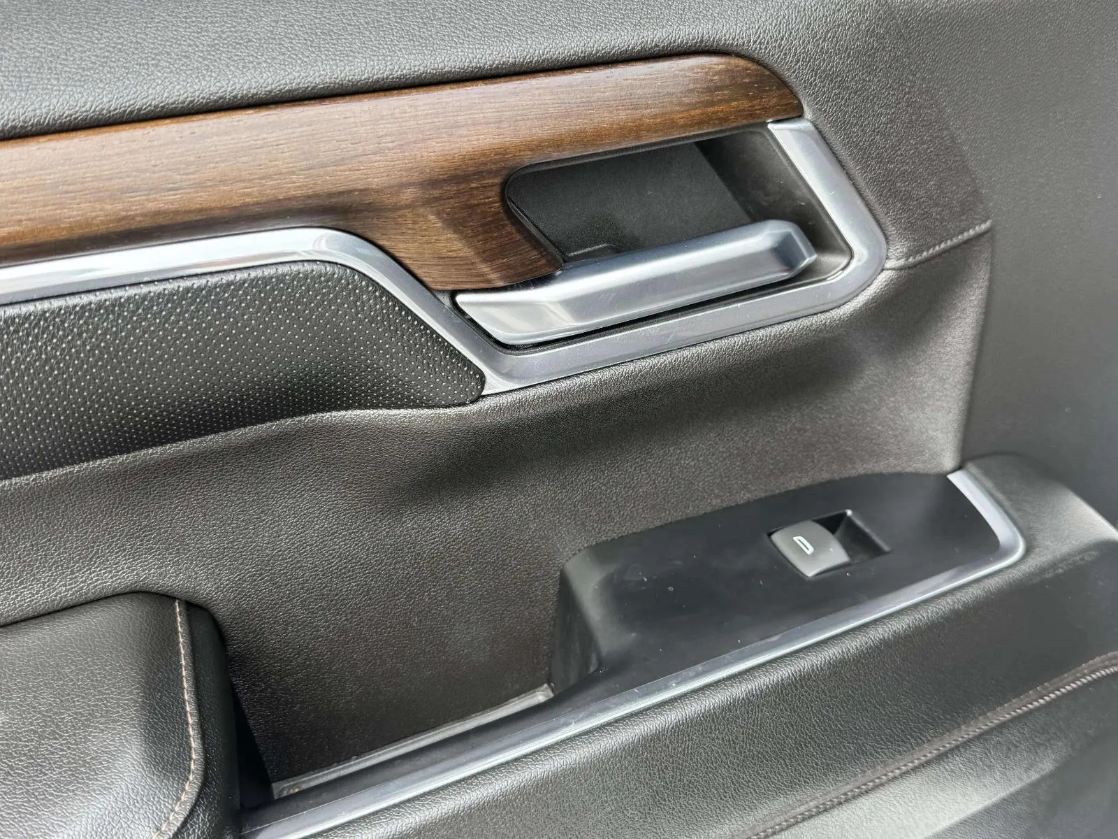 Chevrolet Silverado photo 44