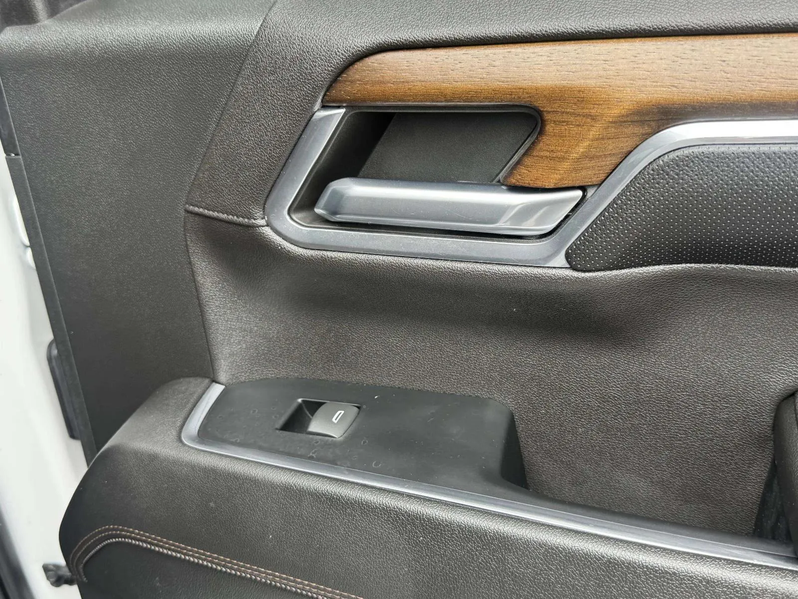 Chevrolet Silverado photo 62