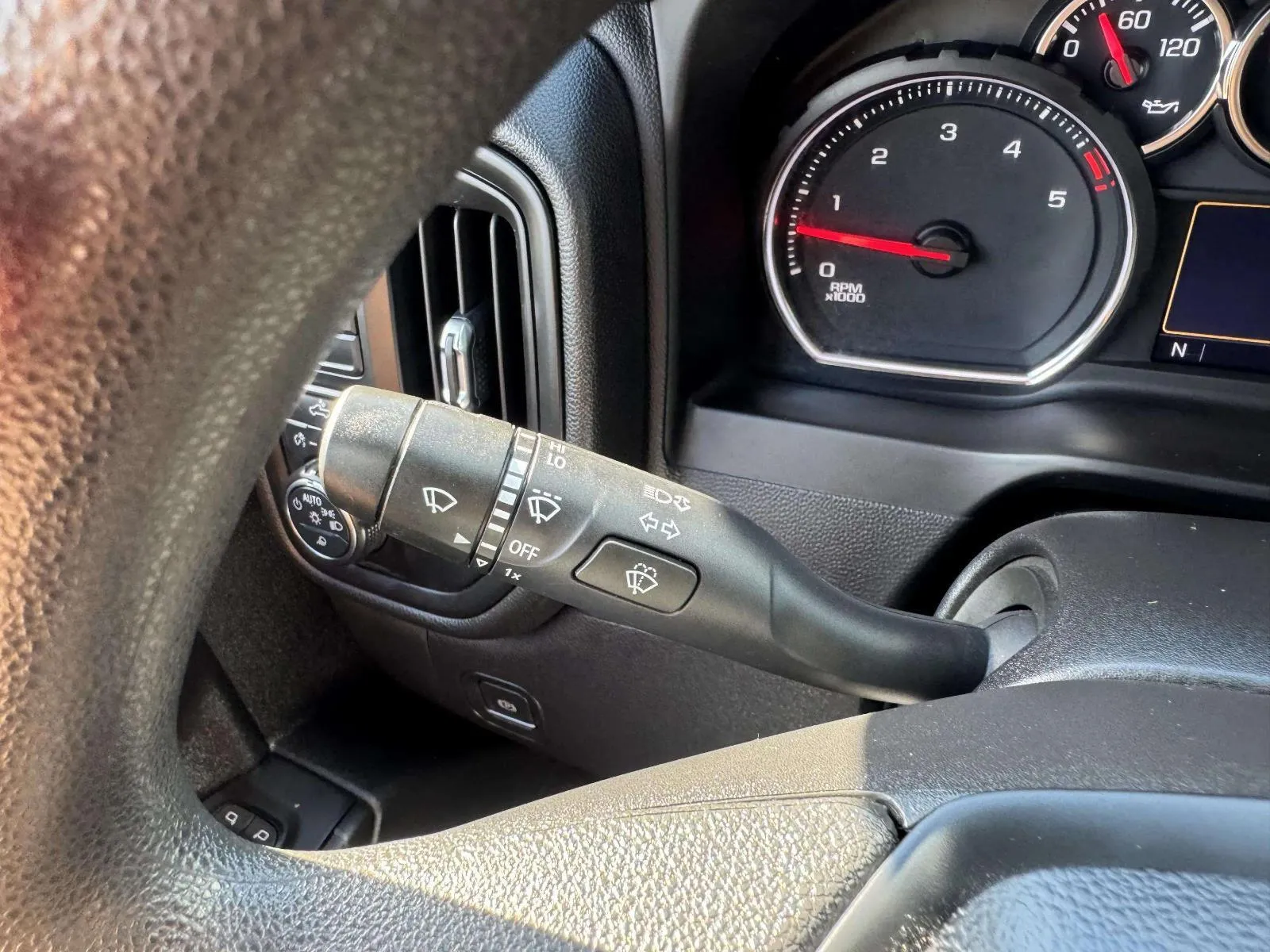 Chevrolet Silverado photo 16