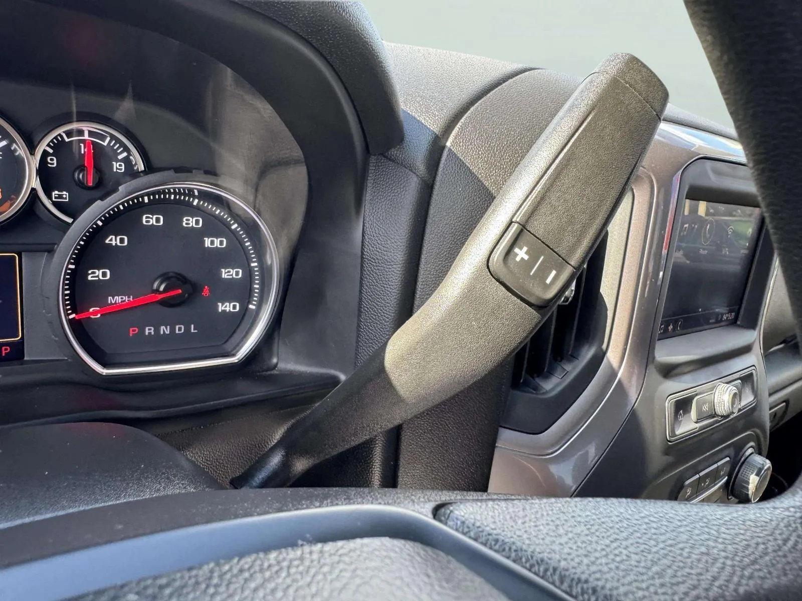Chevrolet Silverado photo 17