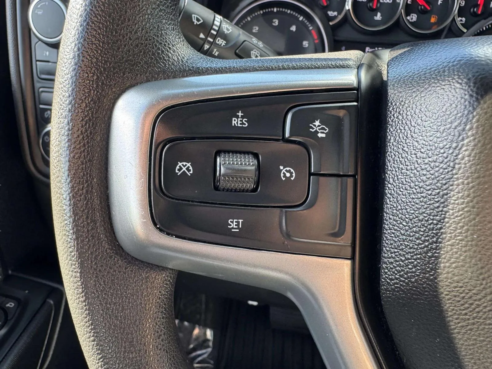 Chevrolet Silverado photo 19