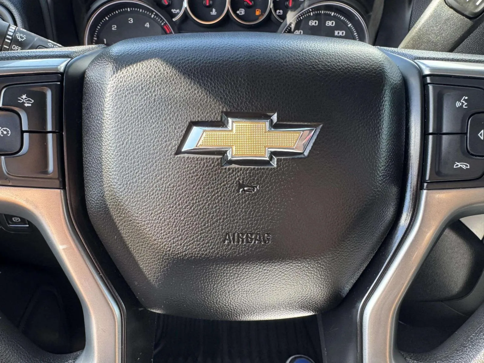 Chevrolet Silverado photo 20