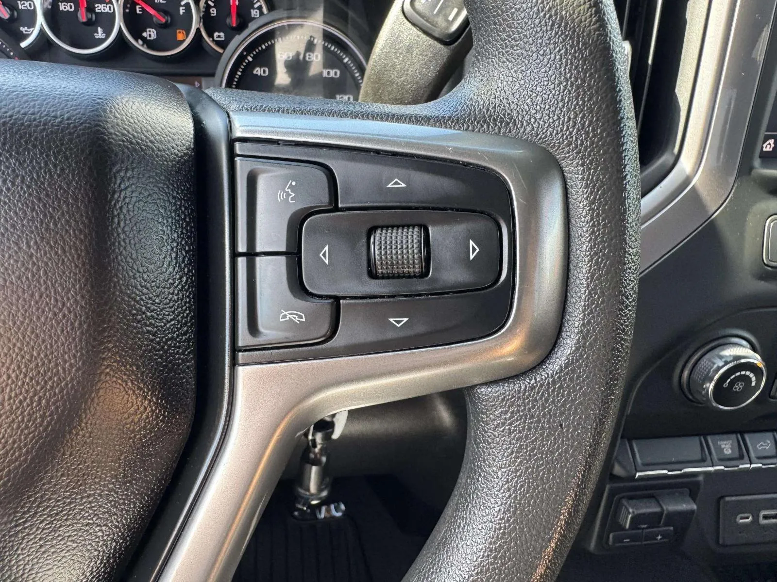 Chevrolet Silverado photo 21