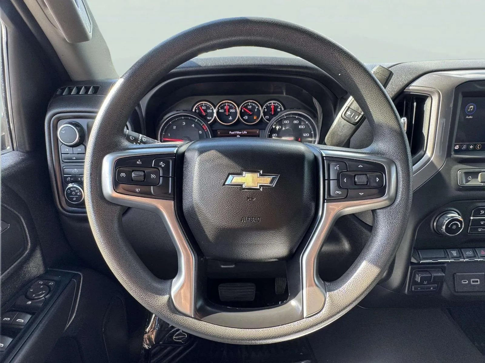 Chevrolet Silverado photo 22