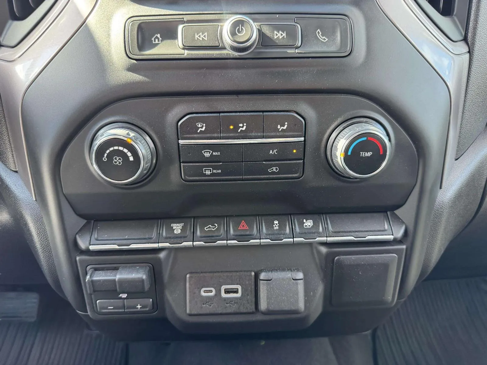 Chevrolet Silverado photo 25