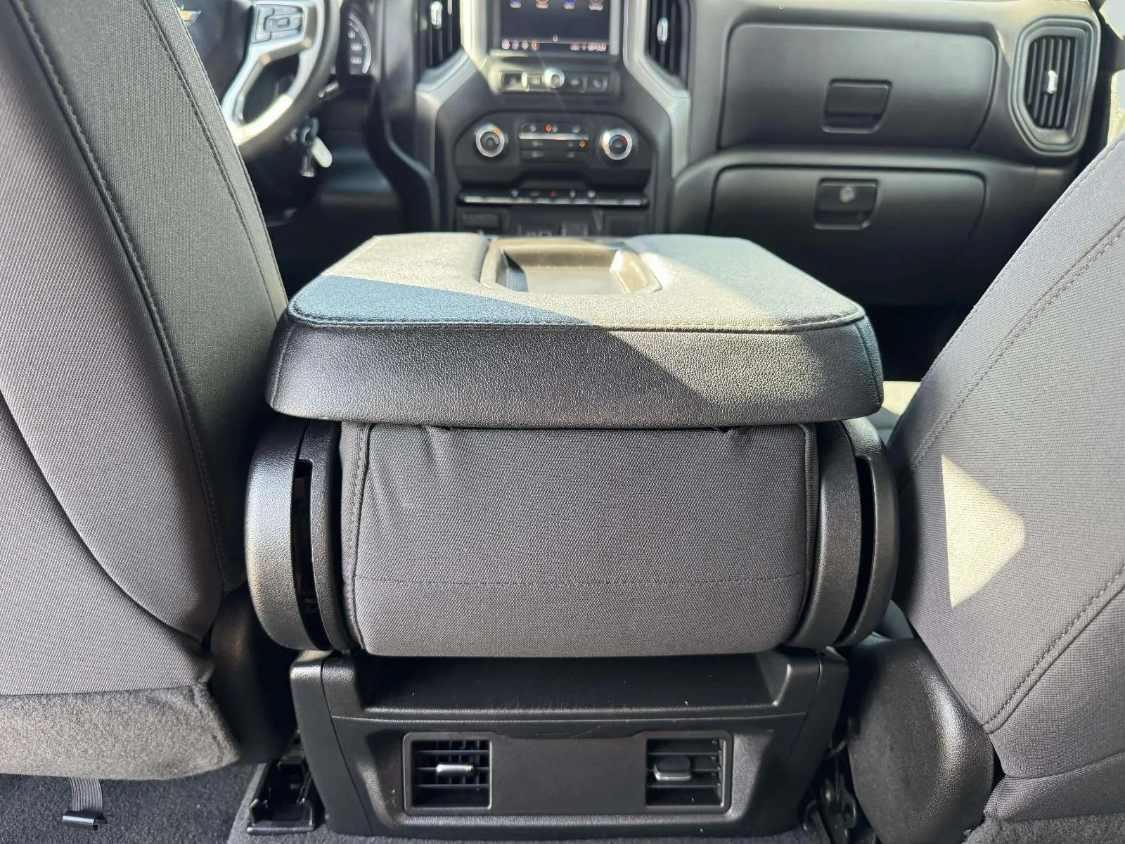 Chevrolet Silverado photo 33