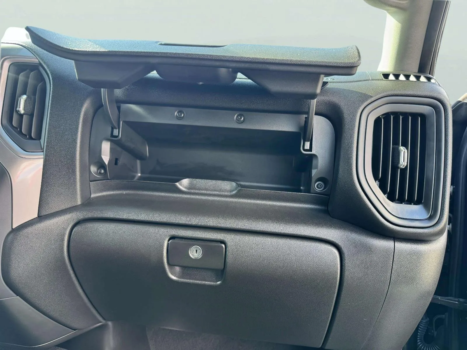 Chevrolet Silverado photo 46
